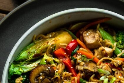 15 minute chicken stirfry with noodles yakisoba recipe 12.jpg