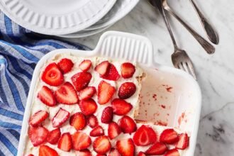 Strawberry tiramisu dessert.jpg