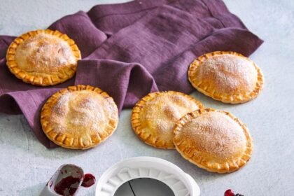 100601 handpie fw21 usca v01 rt 768x768.jpg