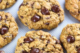 Chocolate chip oatmeal cookies f.jpg