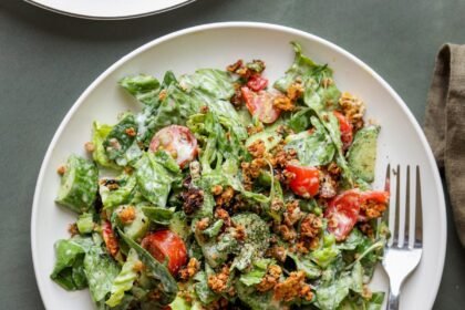 Spinach tomato salad with chickpea olive crumble 4842.jpg
