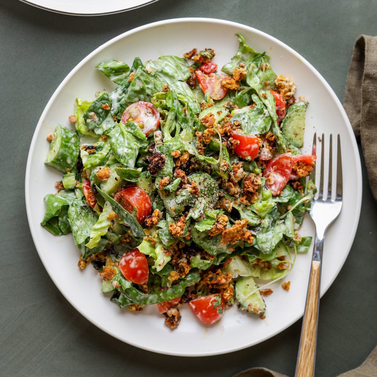 Spinach tomato salad with chickpea olive crumble 4842.jpg