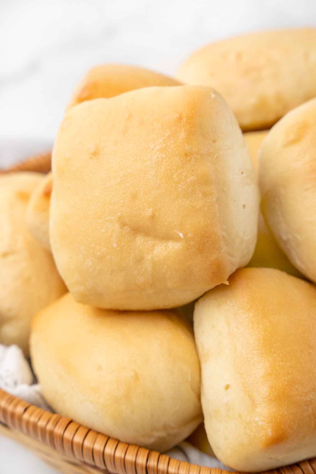 Texas roadhouse rolls hero 10.jpg