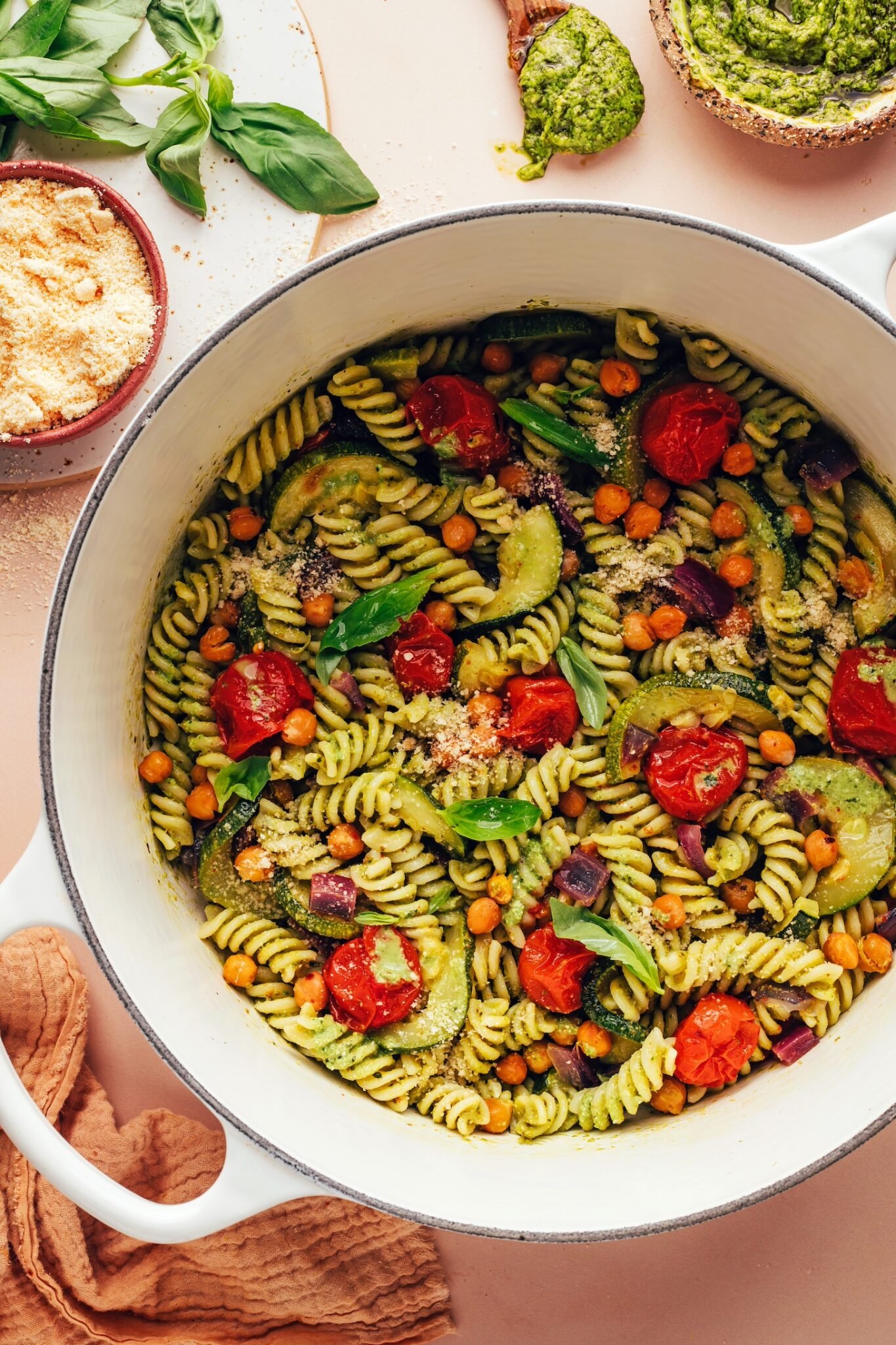 Zucchini pesto pasta with roasted chickpeas 7.jpg