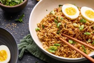 15 minute sriracha ramen noodles h1.jpg