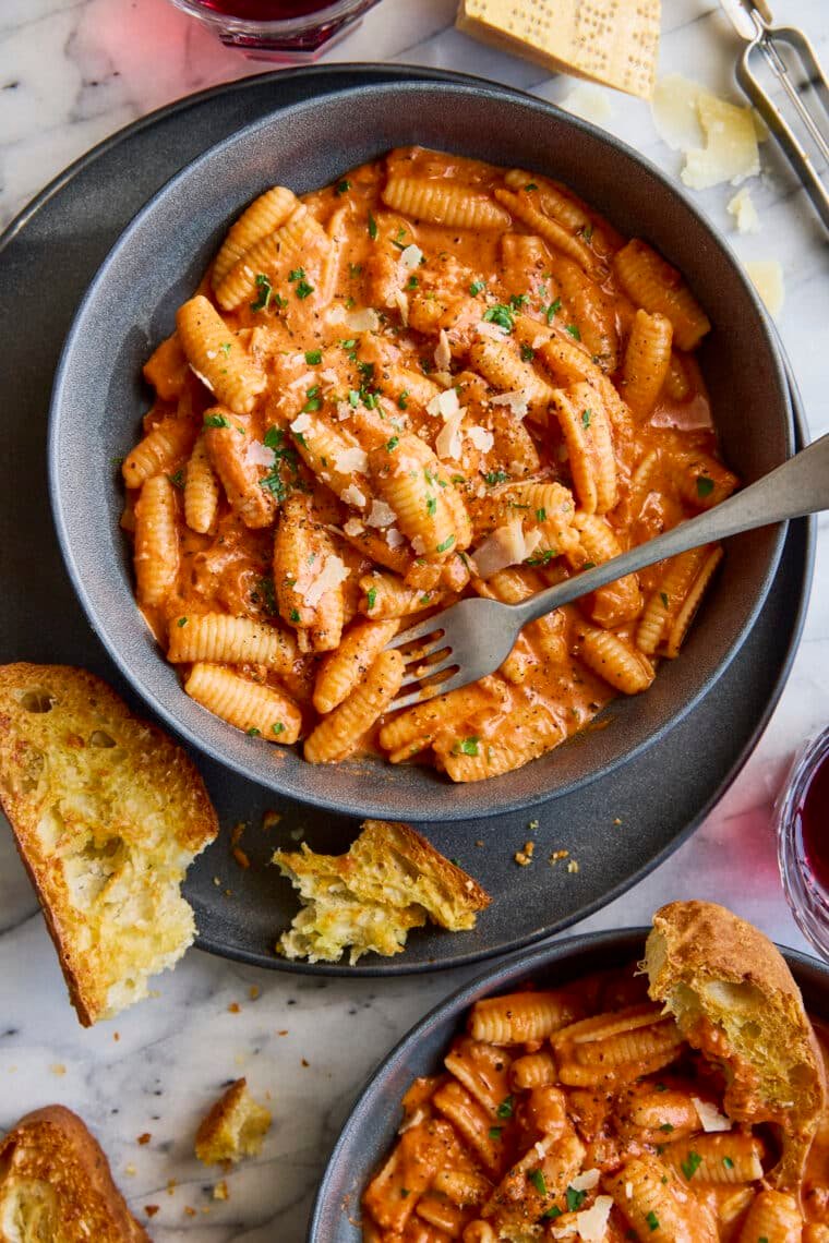 240619 dd quick pasta tomato cream sauce 149 760x1140.jpg
