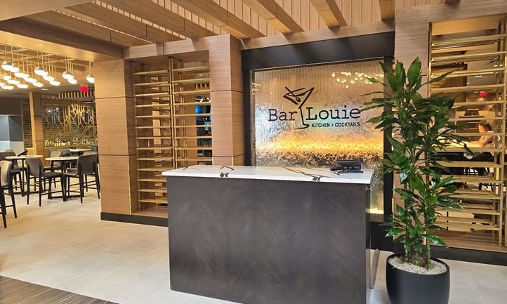 Bar louie celebrates hoffman estates grand opening with weeklong festivities feature.jpg