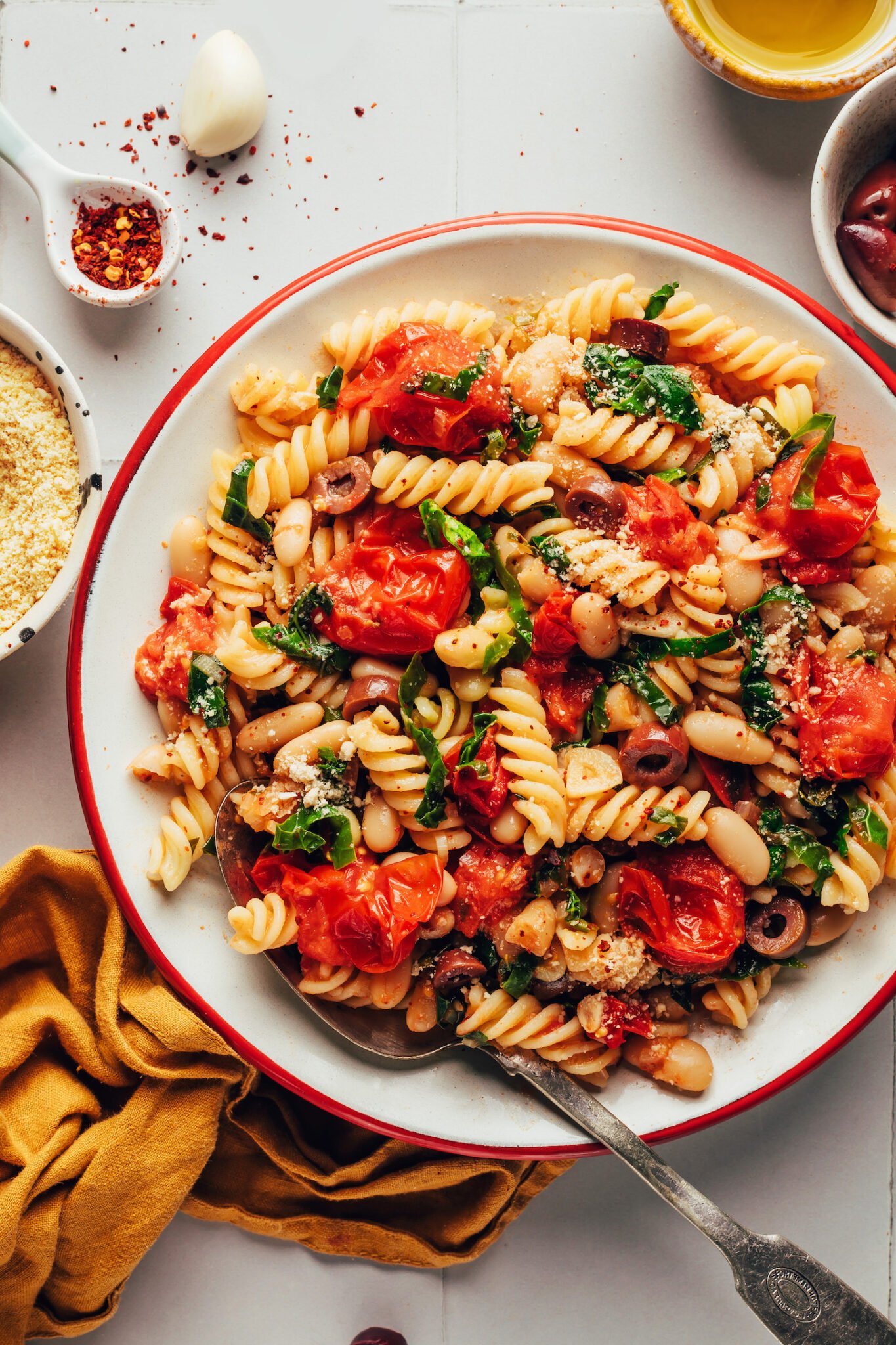 Garlicky cherry tomato pasta with white beans 8.jpg