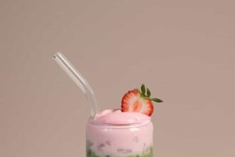 Strawberrymatchalatte 1.jpg