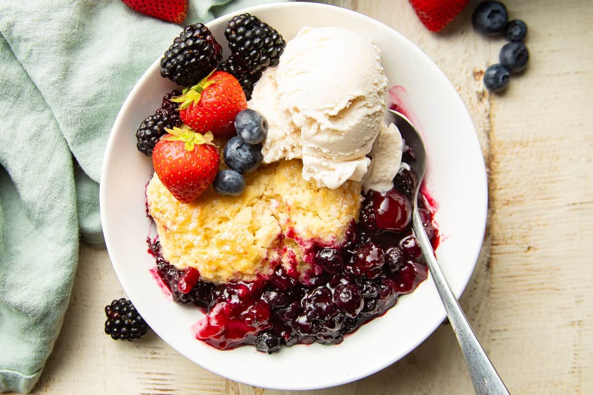 Vegan berry cobbler 9.jpg