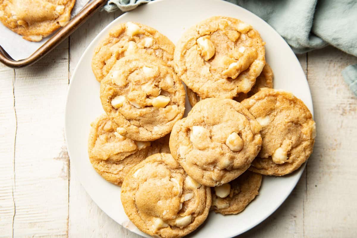 White chocolate macadamia cookies.jpg