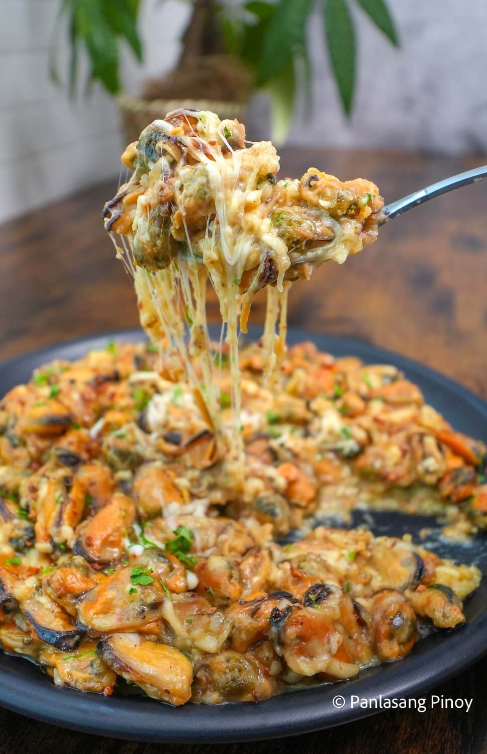 Cheesy garlic mussels.jpg