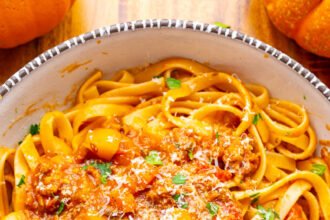 Pumpkin bolognese tagliatelle 1200 9264.jpg