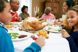 Restaurant chains offering thanksgiving meals for carryout 2025 feature.jpg