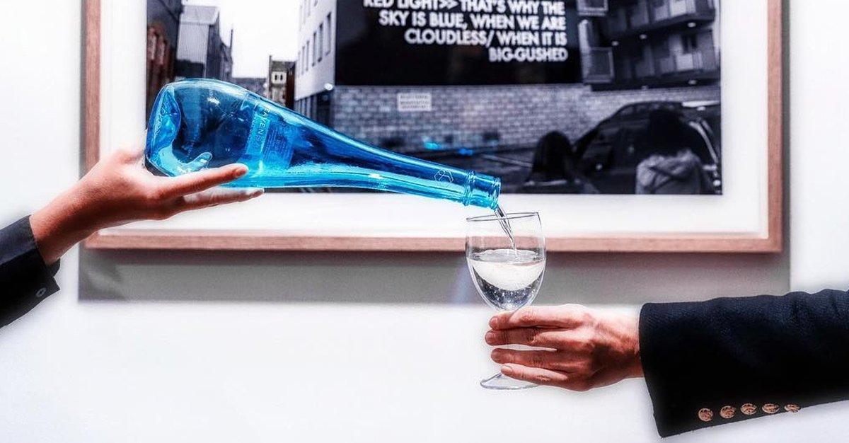 Sake pour social.jpg