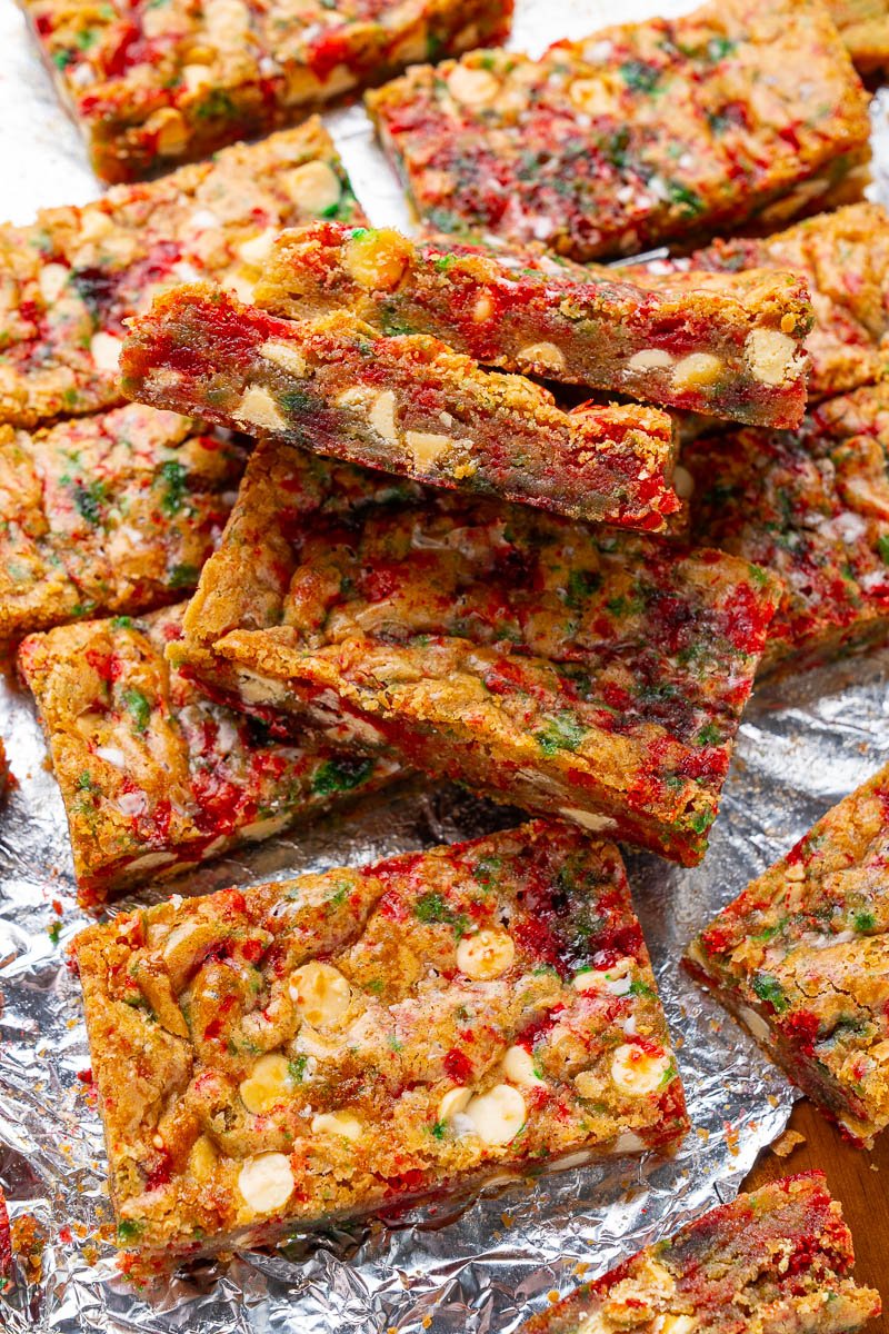 Candy cane white chocolate chip blondies 1200 0533.jpg