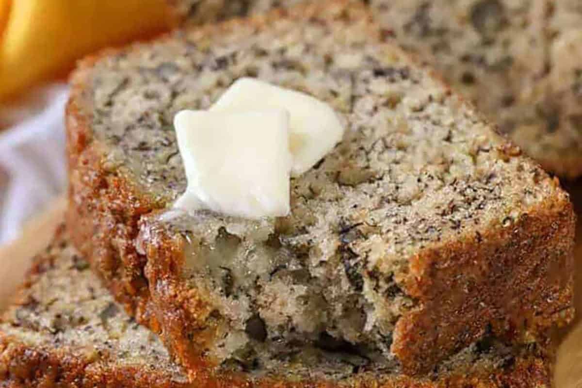 Cropped easy banana bread recipe spendwithpennies.jpg