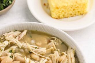 Slow cooker white chicken chili recipe 2.jpg