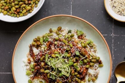Crispy edamame and shiitake bowl 5031.jpg