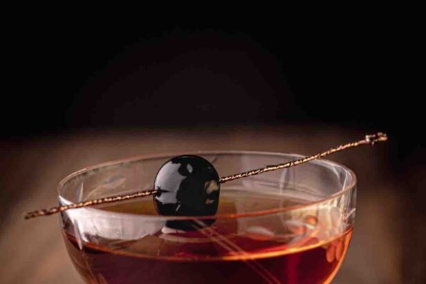Perfect manhattan cocktail hero 10.jpg