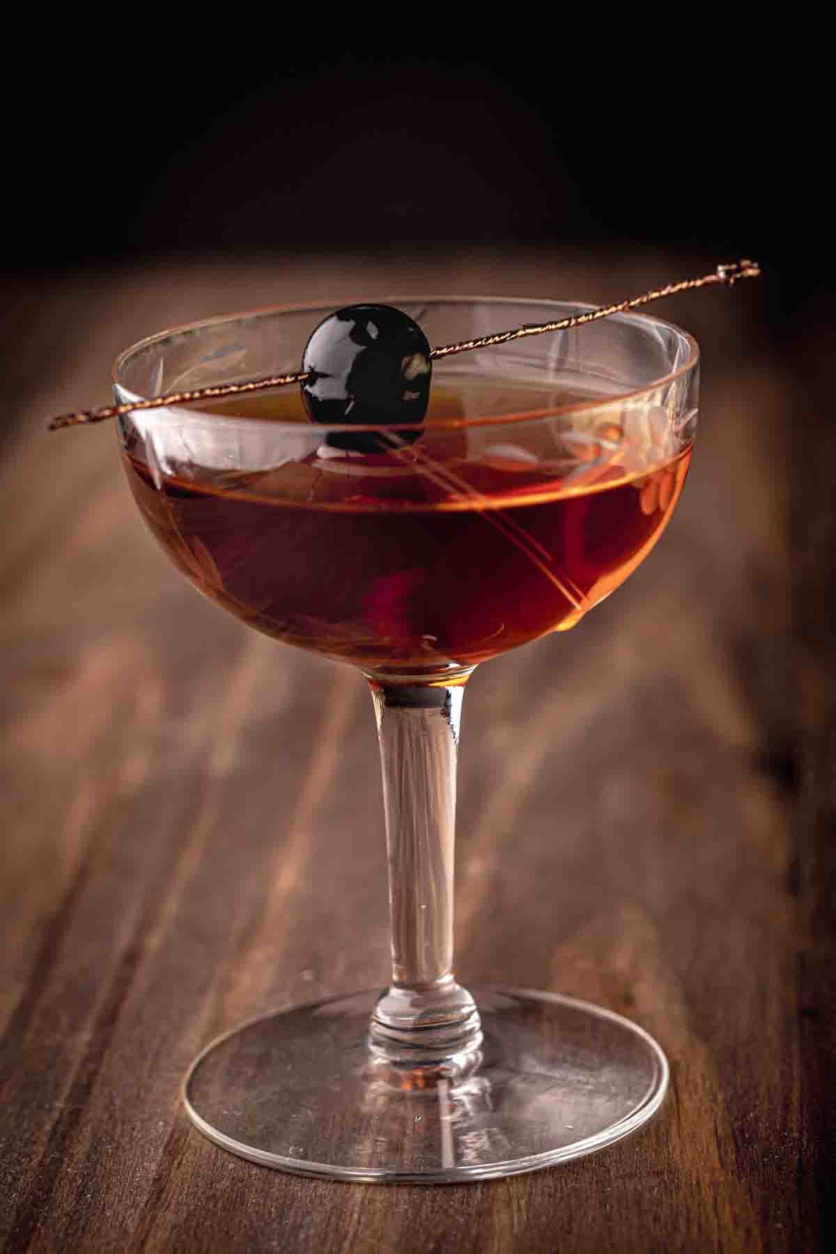 Perfect manhattan cocktail hero 10.jpg