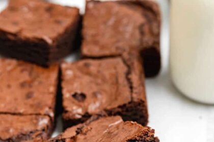 Fudgy chewy brownies 2.jpg