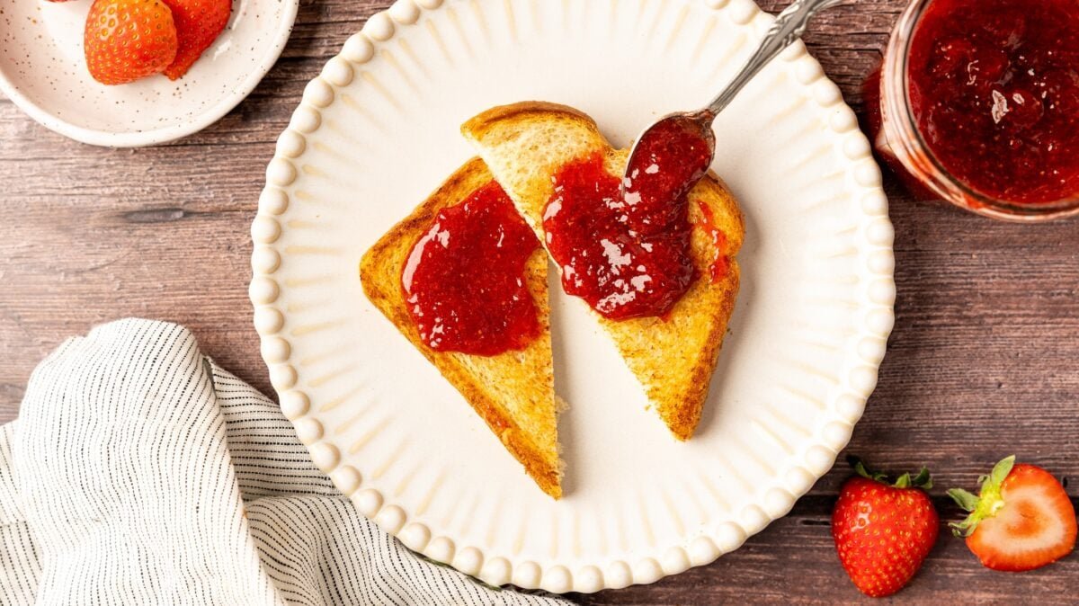 Strawberry jam 9 e1767203008129 1200x674.jpg