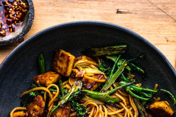 Quick noodles tempeh bowl.jpg